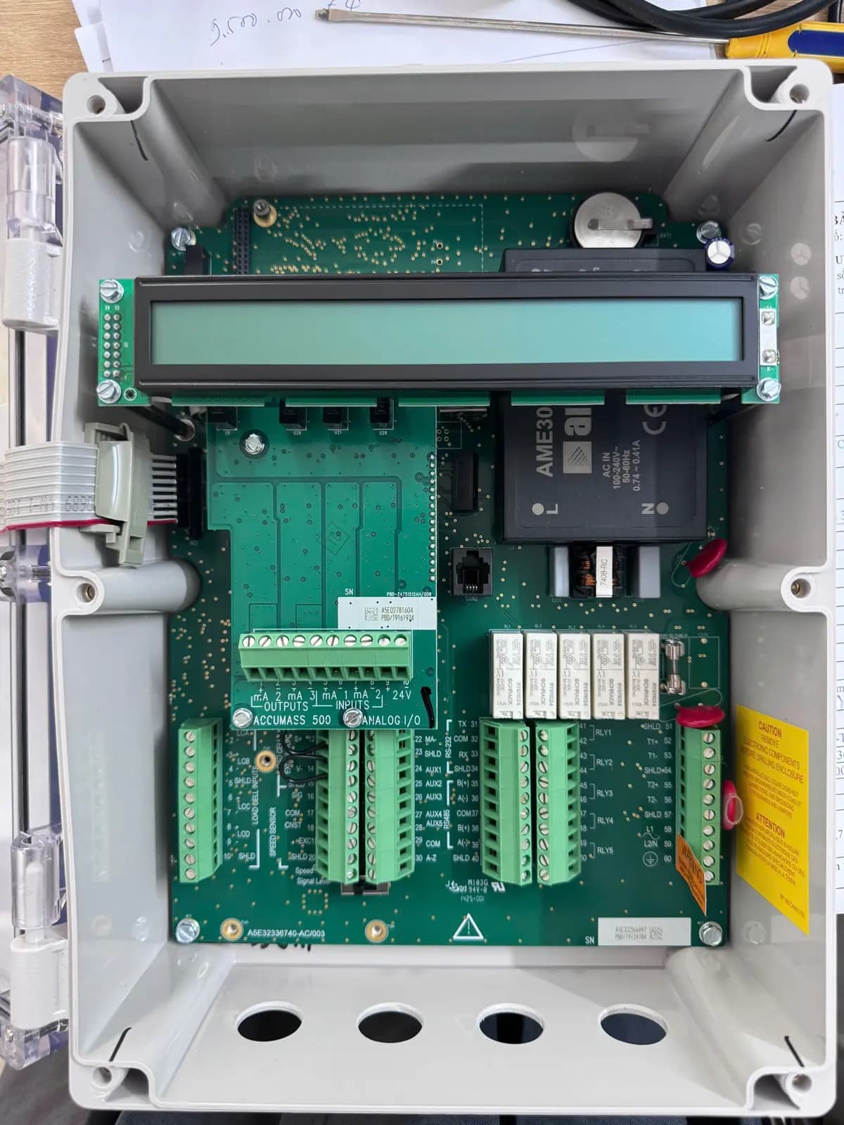 Bên trong bộ chỉ thị BW500 - mainboard AccuMass 500