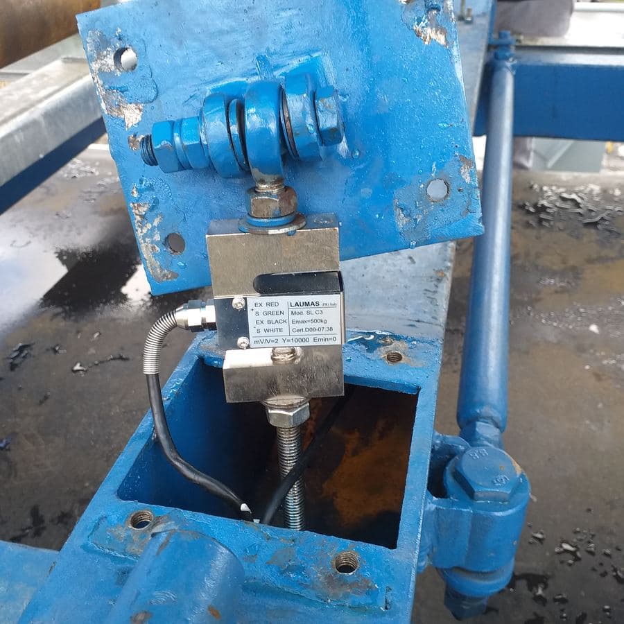 Loadcell chữ Z với ren điều chỉnh đầu dưới cho phép cân chỉnh chiều cao cầu cân chính xác