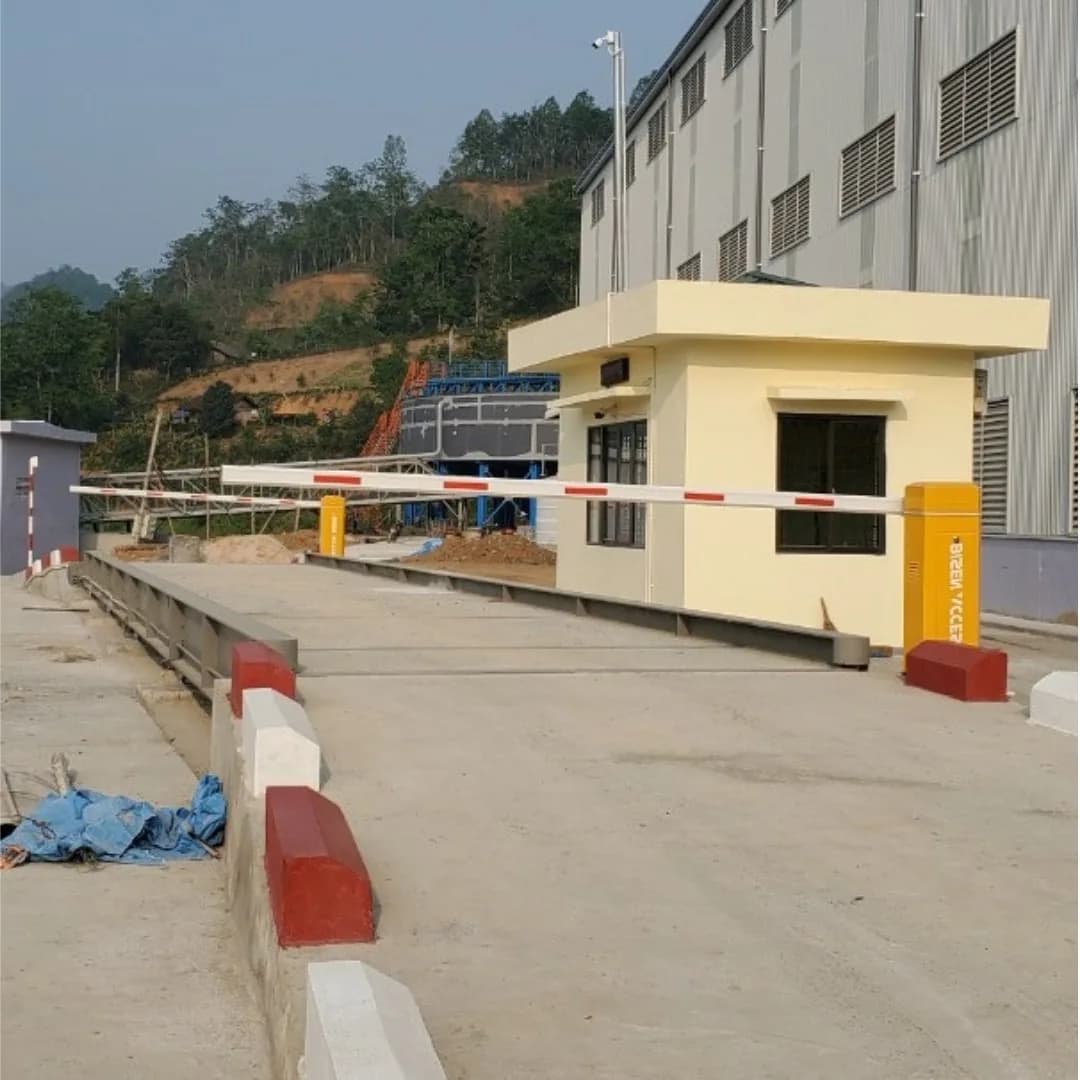 Bàn cân 18m và barie BISEN ACCESS - bầu trời mây