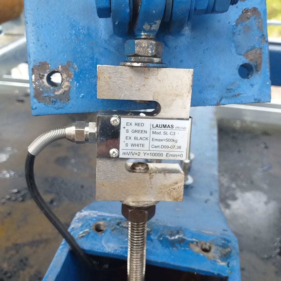 Cận cảnh nhãn loadcell Laumas SL C3 Emax 500kg với sơ đồ màu cáp 4 dây và cable gland inox