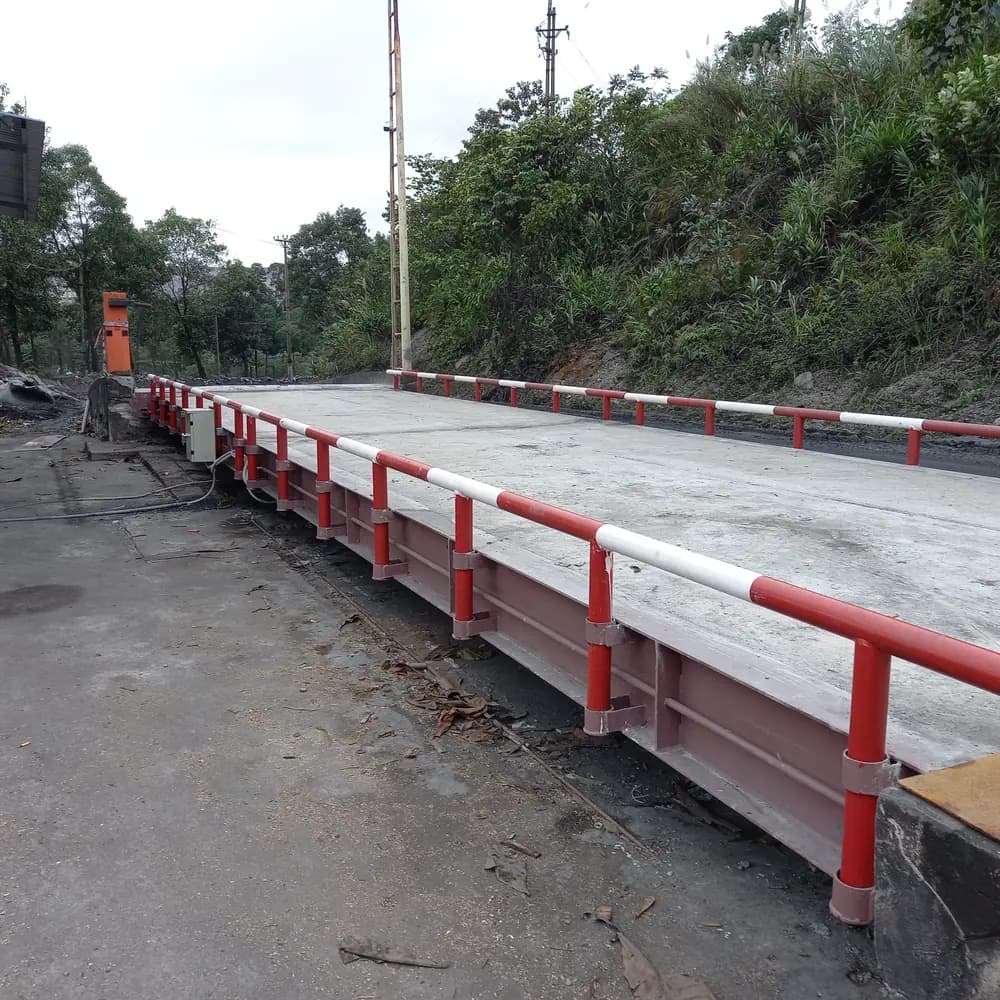 Bàn cân MT-WT60T nhìn gần - vai bàn cân nâu đỏ