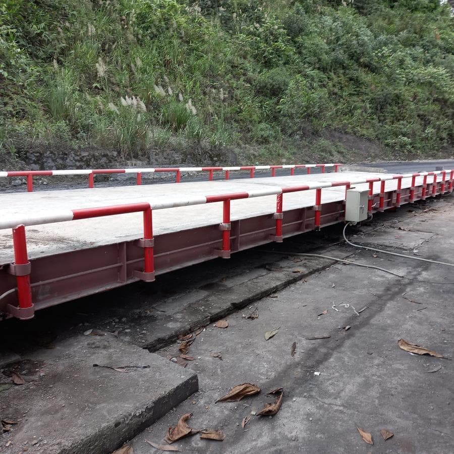 Bàn cân ô tô 60 tấn sau sửa chữa - sơn lại lan can, mới hoàn thiện