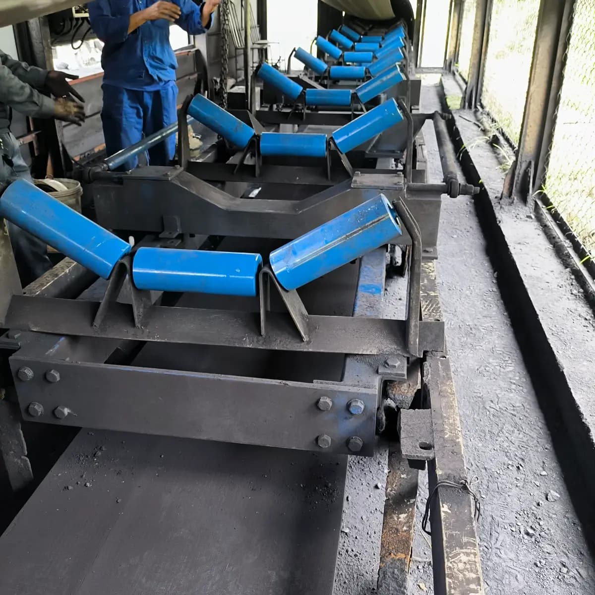 Cân băng tải MT-BS1200/PR-500 tổng thể - 4 giá con lăn lắp đặt trên băng tải B650 hầm lò