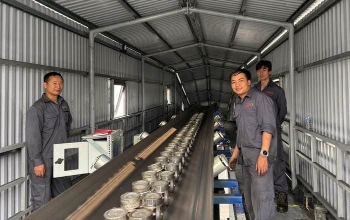 Đội ngũ kỹ thuật Mai Thị tại công trường cân băng tải