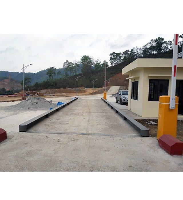 Móng cân bê tông cốt thép và đường dẫn xe lên bàn cân Tấn Phát