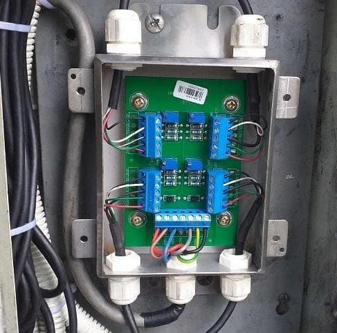 Bên trong hộp nối tín hiệu loadcell với mạch khuếch đại