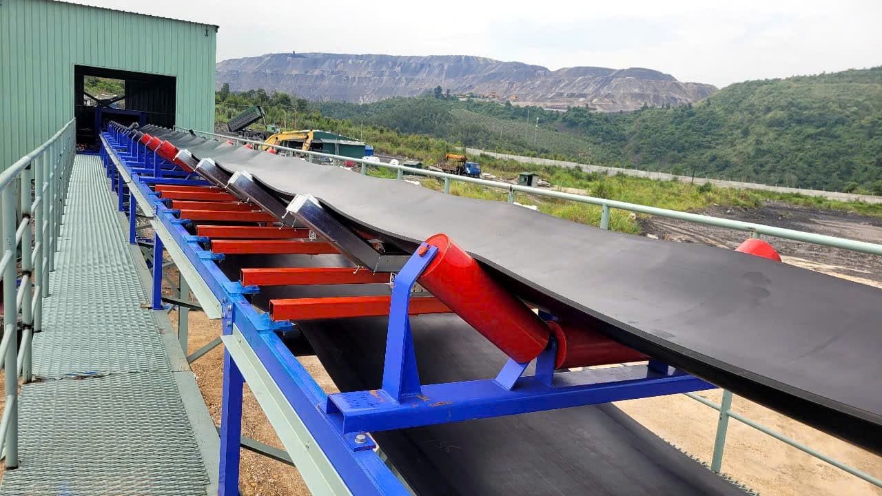 Cân băng tải OJ1436E2-4B1000 lắp trên tuyến băng tải ngoài trời
