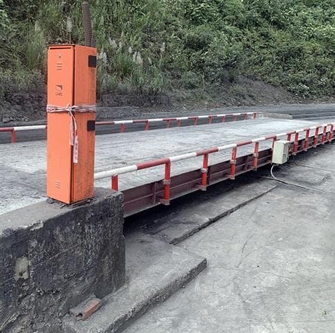 Trạm cân ô tô có tủ điều khiển Mai Thị