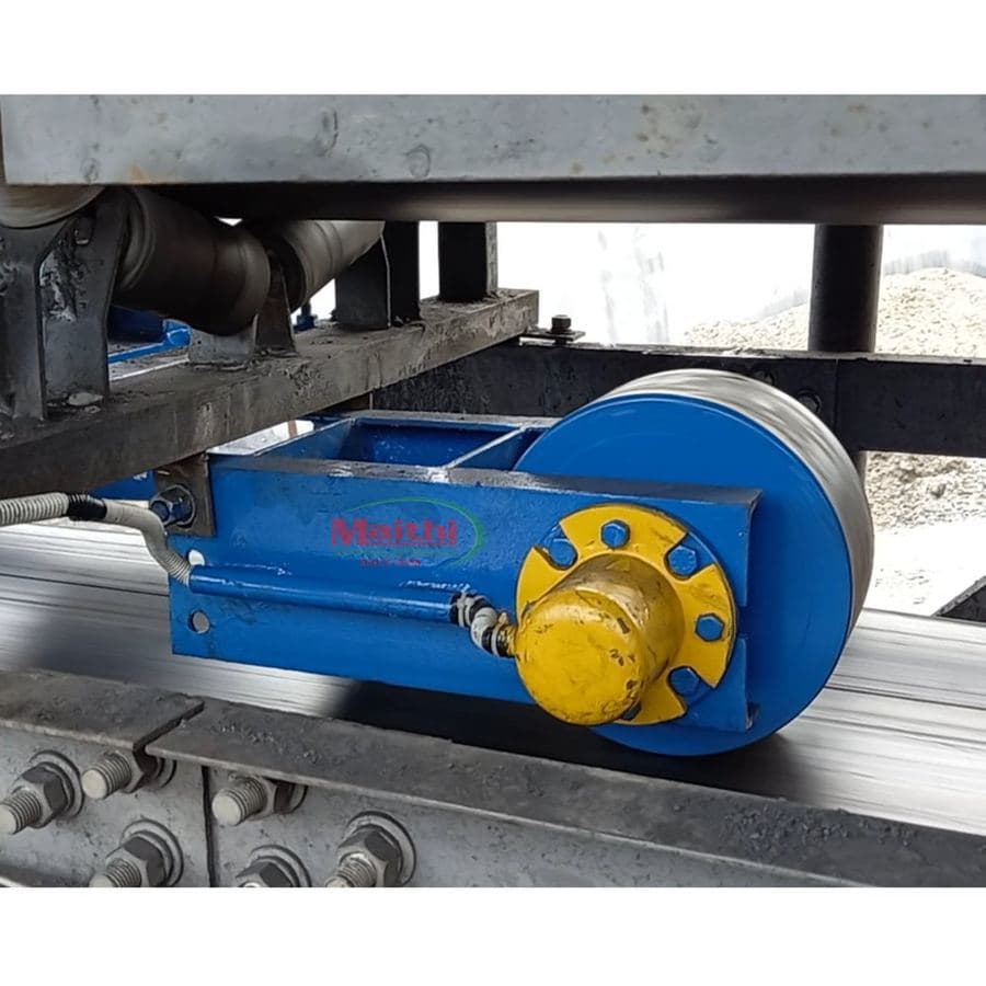 Cận cảnh cảm biến tải trọng C3 và pulley vàng dưới băng tải Mai Thị